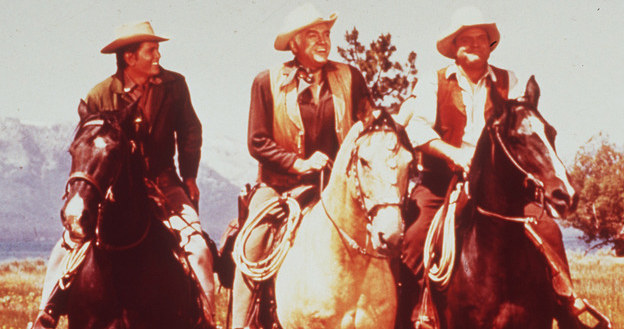 Michael Landon (Mały Joe), Lorne Greene (Ben Cartwright) i Dan Blocker (Hoss) w serialu "Bonanza" /Getty Images/Flash Press Media