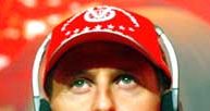 Michael Schumacher cierpliwie odpowiadał na pytania chińskich mediów /AFP