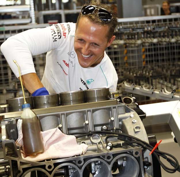 Michael Schumacher odwiedził wczoraj fabrykę Mercedesa AMG, w  Affalterbach /Informacja prasowa
