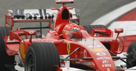 Michael Schumacher podczas sobotniego treningu /AFP