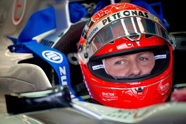 Michael Schumacher w bolidzie 17 listopada 2012 r. /DAVID EBENER /PAP/EPA