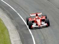 Michael Schumacher wygrał ten dziwny wyścig /AFP
