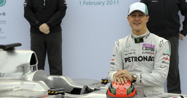 Michael Schumacher wysoko ocenia szanse Mercedesa w sezonie 2011 /AFP