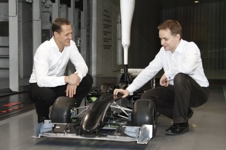 Michael Schumacher (z lewej) będzie jeździł w ekipie Mercedesa /Getty Images/Flash Press Media