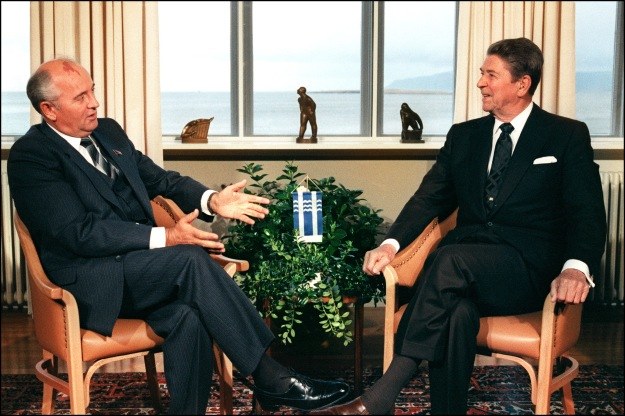 Michaił Gorbaczow i Ronald Reagan /AFP