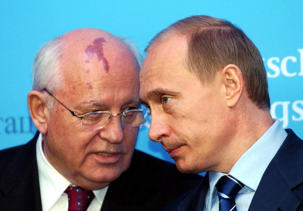 Michaił Gorbaczow i Władimir Putin w 2004 r. /CARSTEN REHDER /PAP/EPA