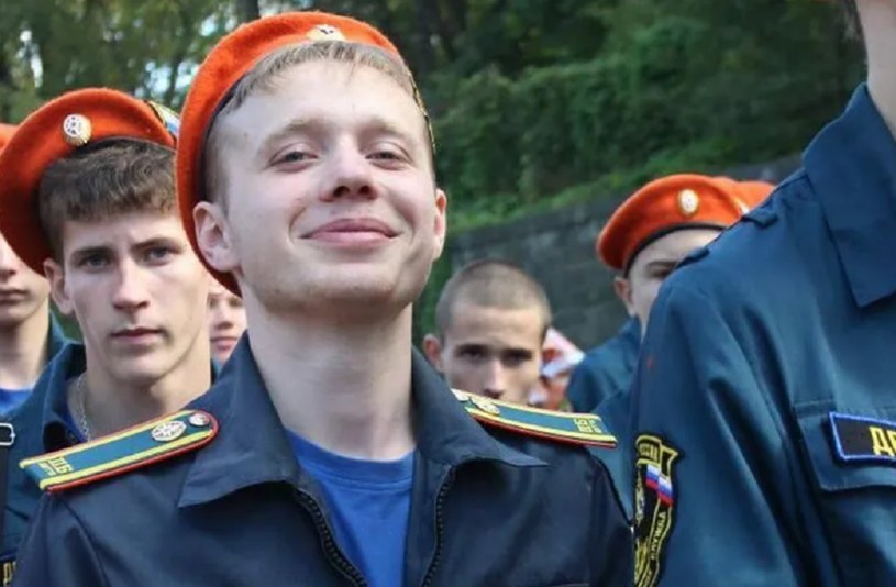 Chwali się mordowaniem w internecie. 20-latek zabijał w Buczy 20-latek zabijał w Buczy Michaił Tkacz miał mordować cywilów w Buczy; /slidstwo.info / /
