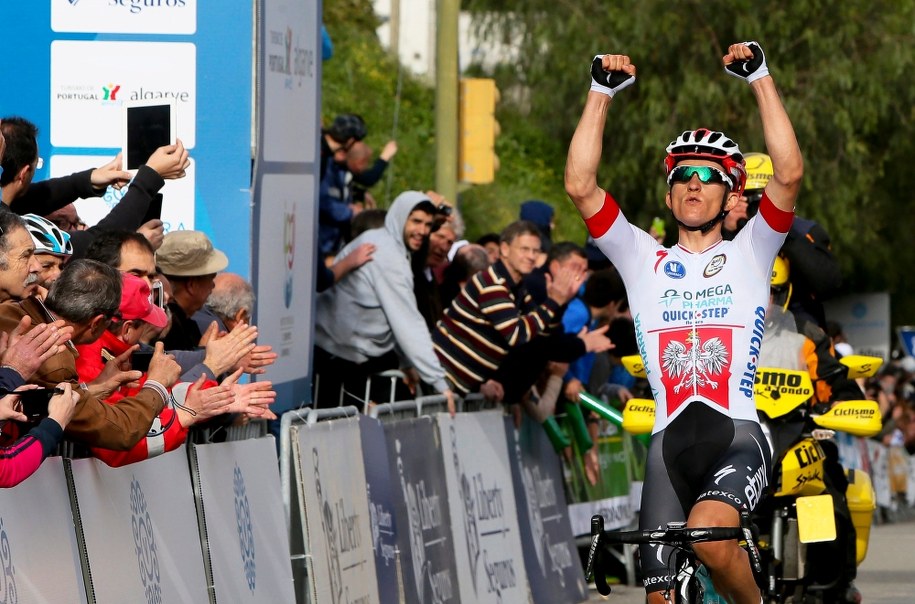 Michał Kwiatkowski na mecie drugiego etapu wyścigu dookoła Algarve /LUIS FORRA /PAP/EPA