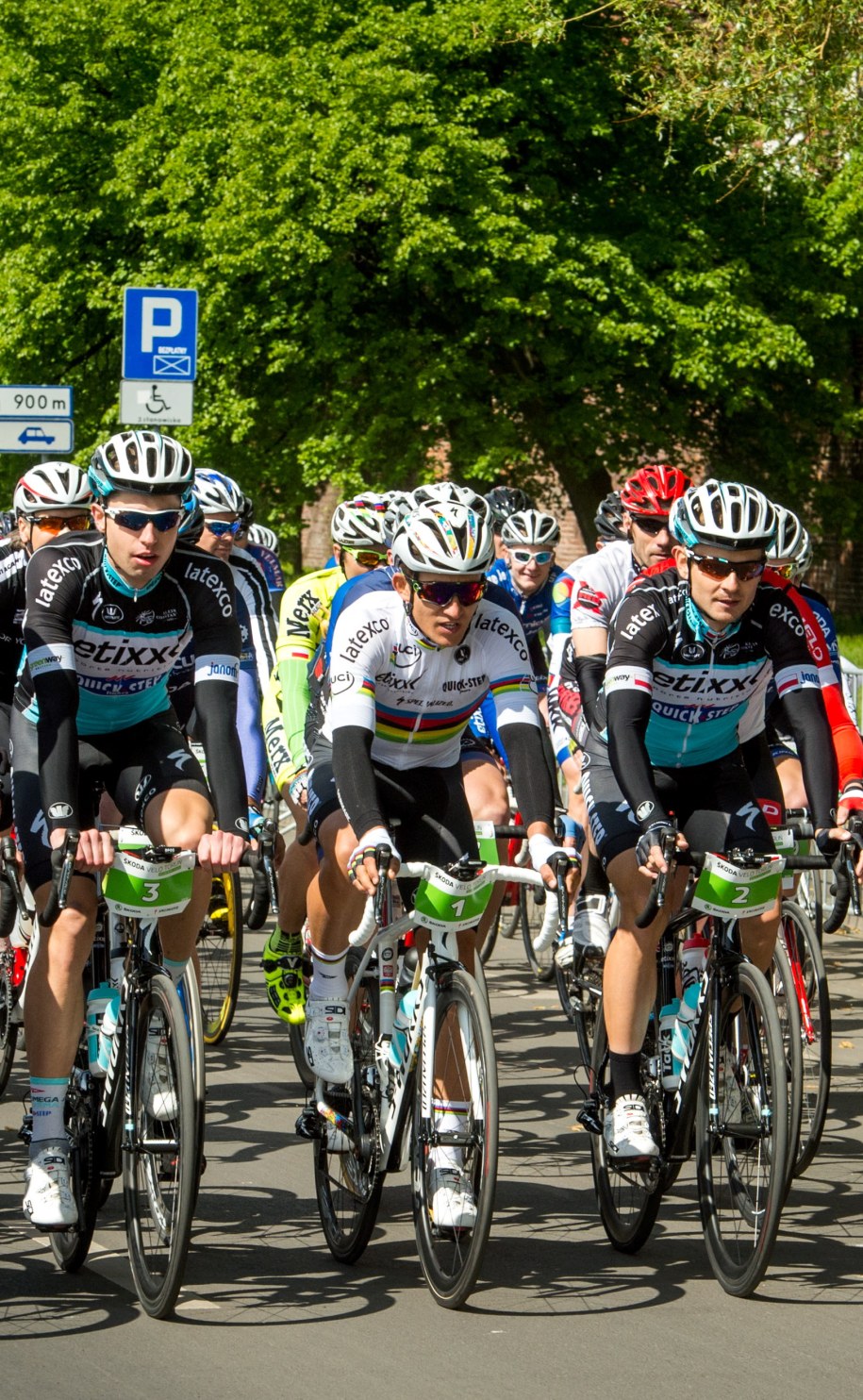 Michał Kwiatkowski (w środku) /Tytus Żmijewski /PAP