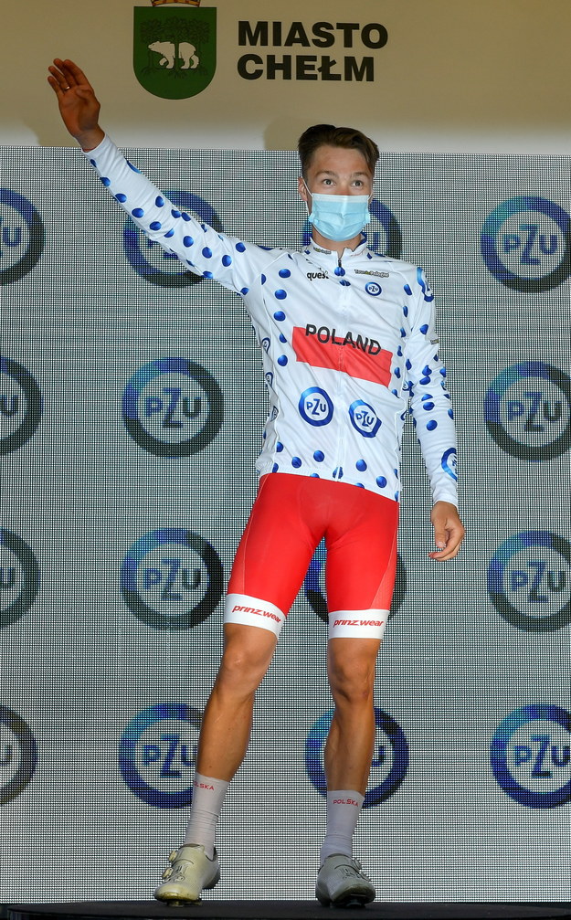Michał Paluta w koszulce najlepszego górala po 1. etapie 78. Tour de Pologne w Chełmie /Wojtek Jargiło /PAP