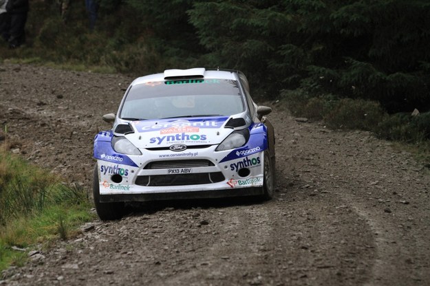 Michał Sołowow z irlandzkim pilotem Chrisem Pattersonem w Fordzie Fiesta WRC /Marek Wicher    /PAP