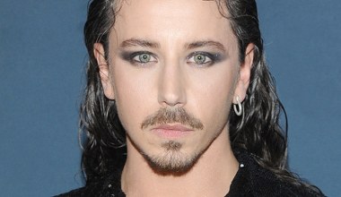 Michał Szpak przyłapany na spacerze z przyjacielem. Od lat mieszkają razem