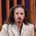 Michał Szpak robi furorę na rodzinnym zdjęciu. "Płaczcie ze wzruszenia"