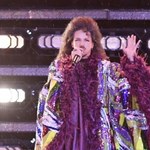 Michał Szpak znów szokuje! Wystylizowany na Villas pozuje z pupą znajomej