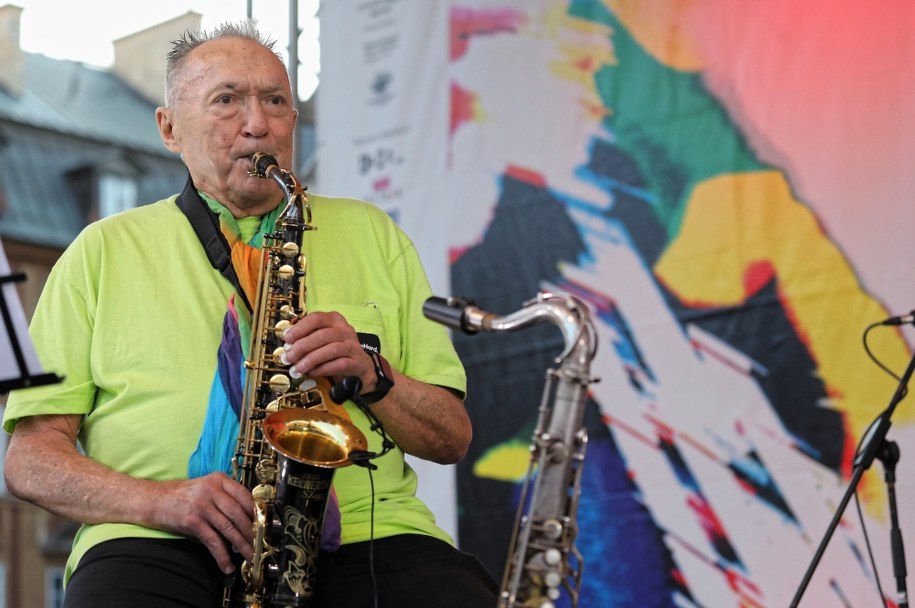 Michał Urbaniak podczas koncertu w ramach 26. edycji festiwalu Jazz na Starówce / 	Tomasz Gzell    /PAP