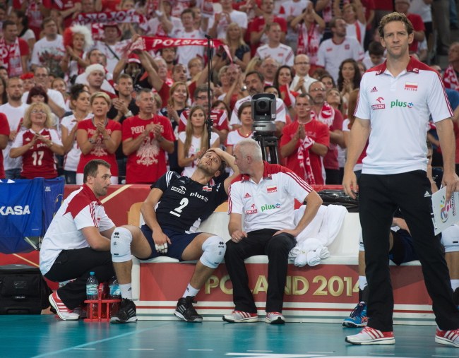 Michał Winiarski na ławce rezerwowych /PAP/Grzegorz Michałowski /PAP