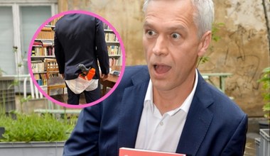 Michał Żebrowski z gnatem w majtach nawiązuje do Ziobry. "Zacnie nabita pielucha"