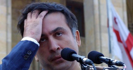 Micheil Saakaszwili - dziś Gruzini go popierają, ale jutro zechcą zapewne, by odszedł... /AFP