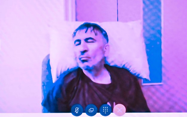 Micheil Saakaszwili na zdjęciu z grudnia 2022 (screen z wideoprzesłuchania przed sądem) /ZURAB KURTSIKIDZE /PAP/EPA