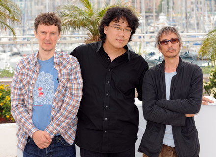 Michel Gondry, Bong Joon Ho i Leos Carax - twórcy filmu "Tokio" /AFP