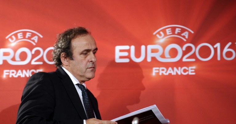 Michel Platini, prezydent UEFA - czy na Euro 2016 będzie "telewizyjny podatek"? /AFP