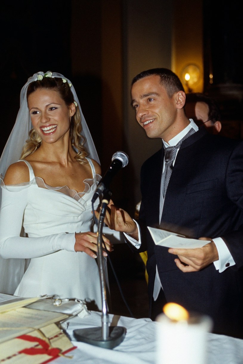 Michelle Hunziker i Eros Ramazzotii w dniu ślubu, 1998 rok /Mondadori Portfolio /Getty Images