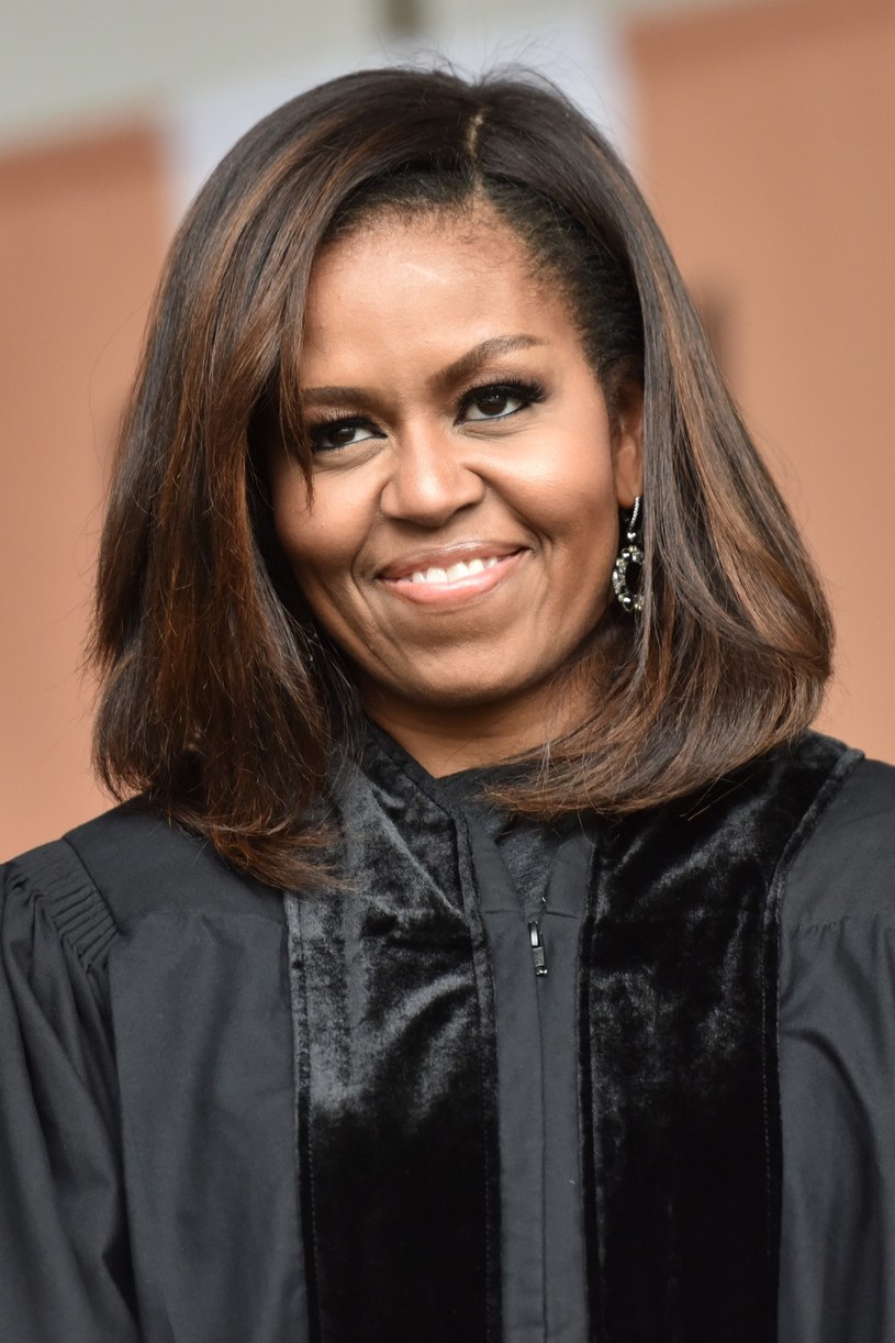 Michelle Obama w czasie prezydentury swego męża nigdy nie pozwoliła sobie na noszenie naturalnych, kręconych włosów /East News