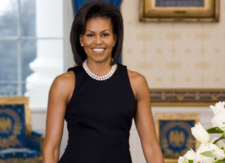 Michelle Obama w sukni od Michaela Korsa /AFP