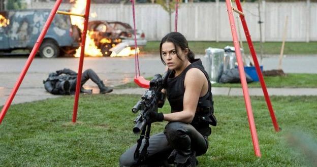 Michelle Rodriguez iw filmie "Resident Evil: Retribution" /materiały dystrybutora