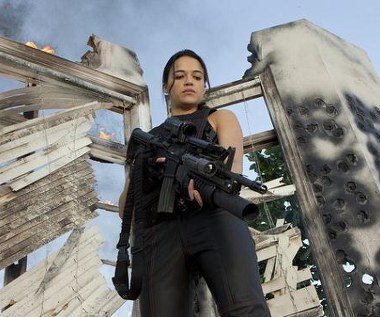 Michelle Rodriquez w filmie "Resident Evil: Retrybucja"