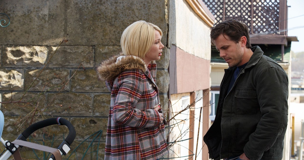 Michelle Williams i Casey Affleck w scenie z "Manchester by the Sea" /materiały prasowe