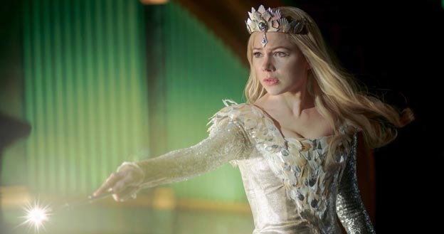 MIchelle Williams jako czarownica Glinda z krainy Oz /materiały dystrybutora