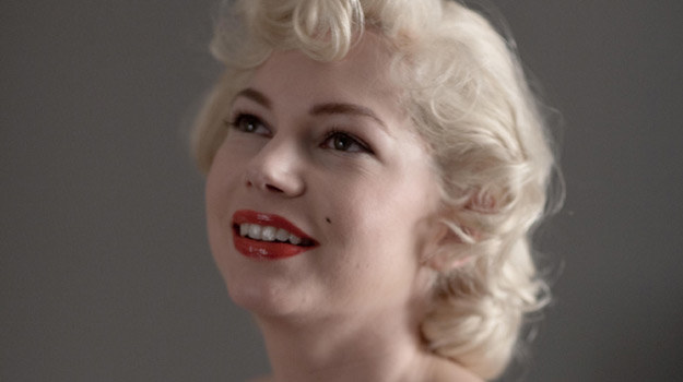 Michelle Williams w scenie z filmu "Mój tydzień z Marilyn" /materiały dystrybutora