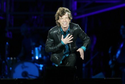 Mick Jagger kłania się polskim fanom - fot. Maciej Nabrdalik /Agencja SE/East News
