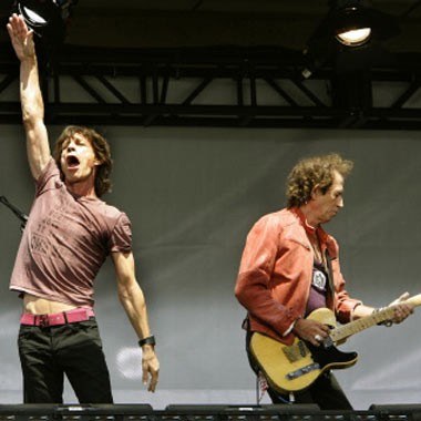 Mick Jagger (z lewej) /AFP