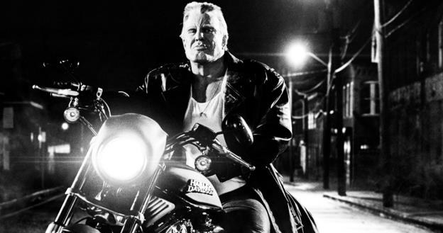 Mickey Rourke jako Marv w scenie z filmu "Sin City: Damulka warta grzechu" /materiały dystrybutora