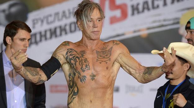 Mickey Rourke podczas ważenia - fot. RIA Novosti /East News