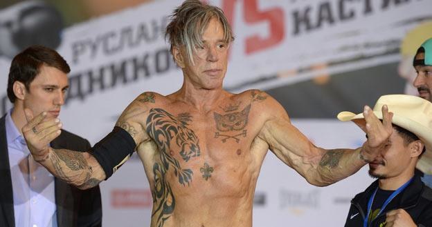 Mickey Rourke podczas ważenia - fot. RIA Novosti /East News