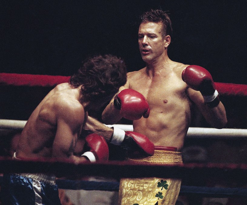 Mickey Rourke w 1991 roku podczas profesjonalnego debiutu na ringu /Bill Cooke / Associated Press / Fotolink /East News