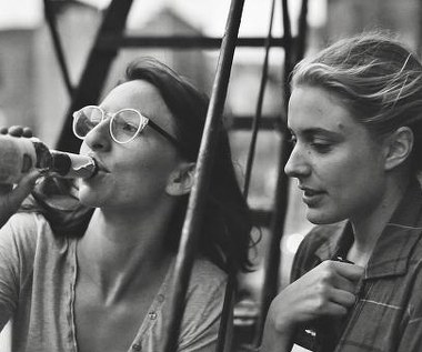 Mickey Sumner i Greta Gerwig w filmie "Frances Ha"