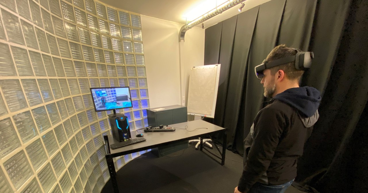 Microsoft HoloLens ma zastosowanie np. podczas edukacji dla bezpieczeństwa w środowisku pracy. /Dawid Szafraniak /materiał zewnętrzny