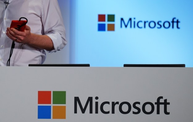 Microsoft może mieć pomysł na swoje nowe smartfony /AFP