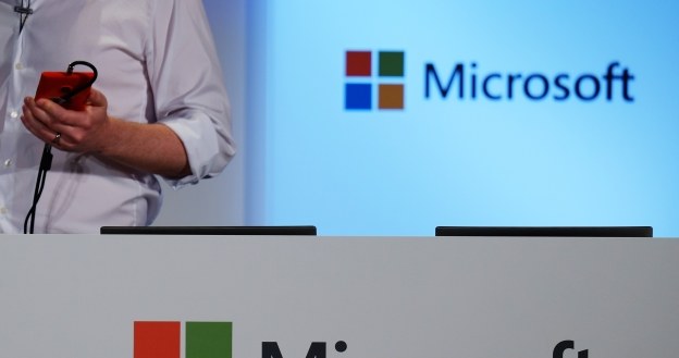 Microsoft może mieć pomysł na swoje nowe smartfony /AFP