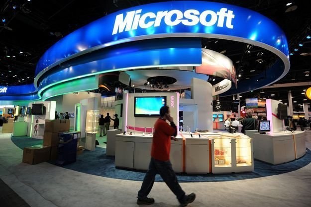 Microsoft obiecał współpracę z władzami w Pekinie przy zwalczaniu piractwa komputerowego /AFP