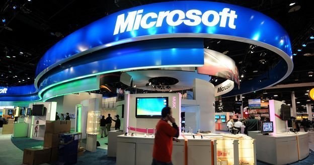 Microsoft obiecał współpracę z władzami w Pekinie przy zwalczaniu piractwa komputerowego /AFP