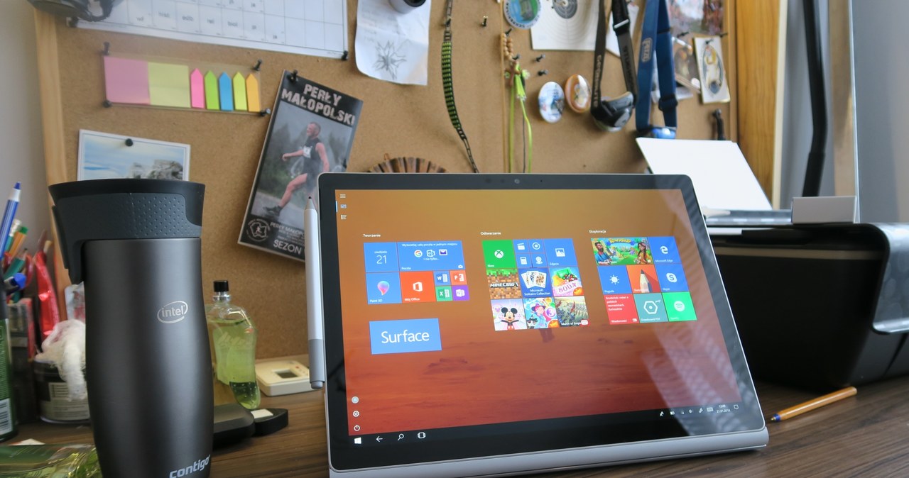 Microsoft Surface Book 2 - tryb ustawienia ułatwiający m.in. oglądanie filmów i rysowanie /INTERIA.PL