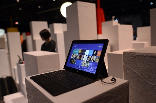 Microsoft Surface Pro w Europie będzie kosztował blisko 1000 euro /AFP