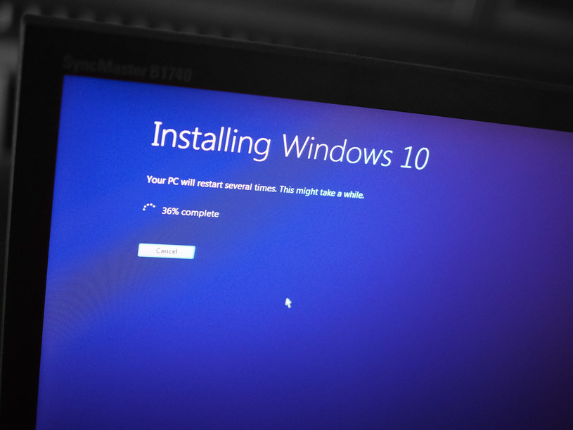 Microsoft wydaje poprawki do Windows 10 /123RF/PICSEL