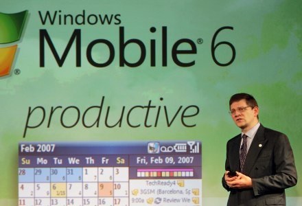 Microsoft zaprezentuje kolejną wersję Windows Mobile dopiero w przyszłym roku? /AFP