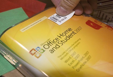 Microsoft został ukarany za ustalanie z dystrybutorem ceny pakietu Office Home and Student 2007 /AFP